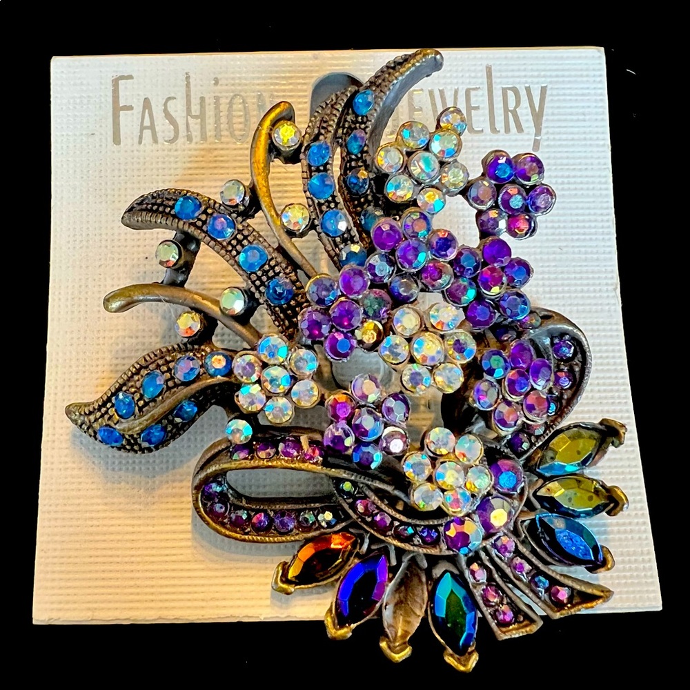 Floral bouquet brooch